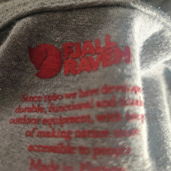Men's Fjallraven Gray & Red Logo Short Sleeve Tee large - Picture 2 of 4